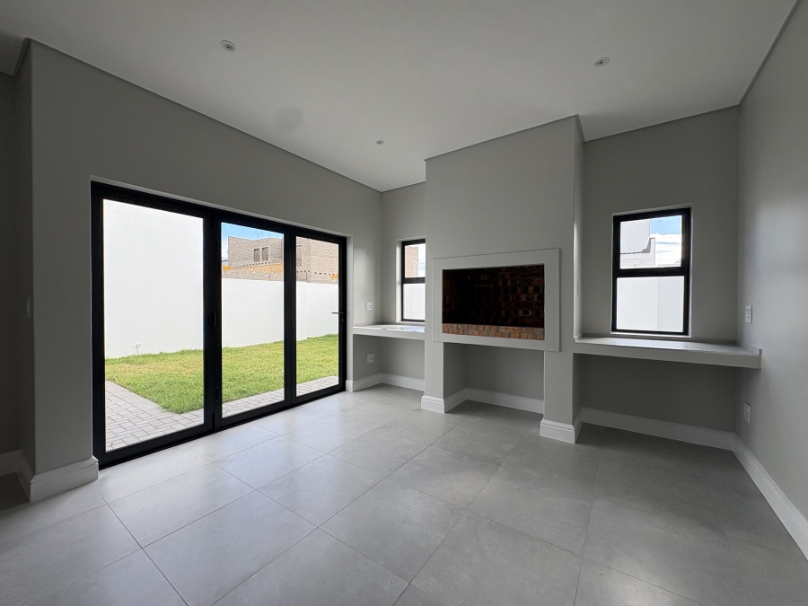 4 Bedroom Property for Sale in Sandown Western Cape